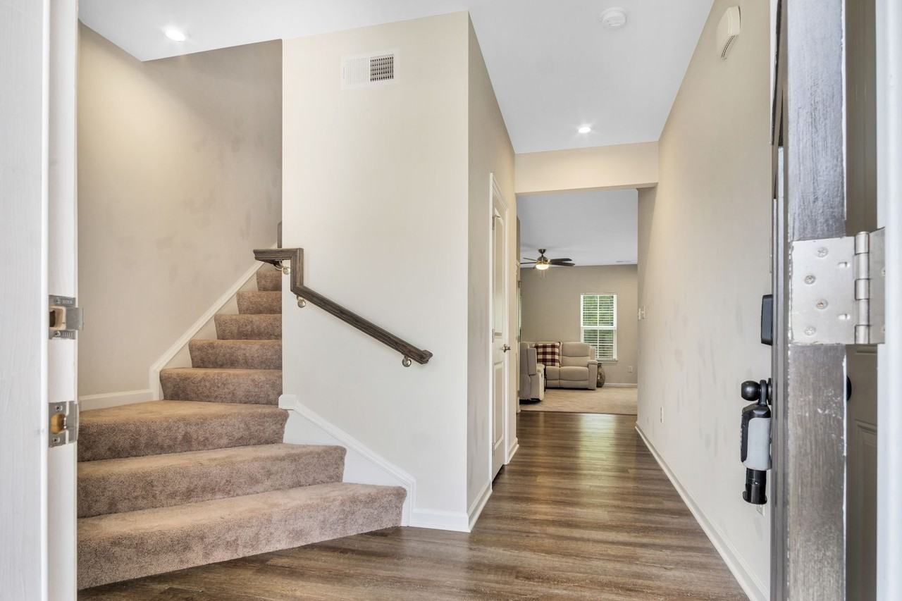 105 Stegg St - Photo 2 of 28