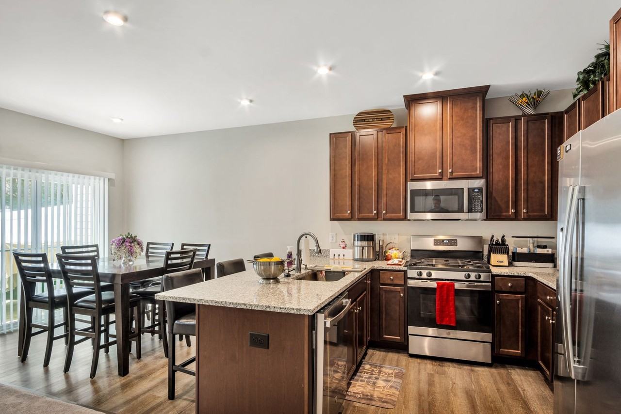 105 Stegg St - Photo 3 of 28