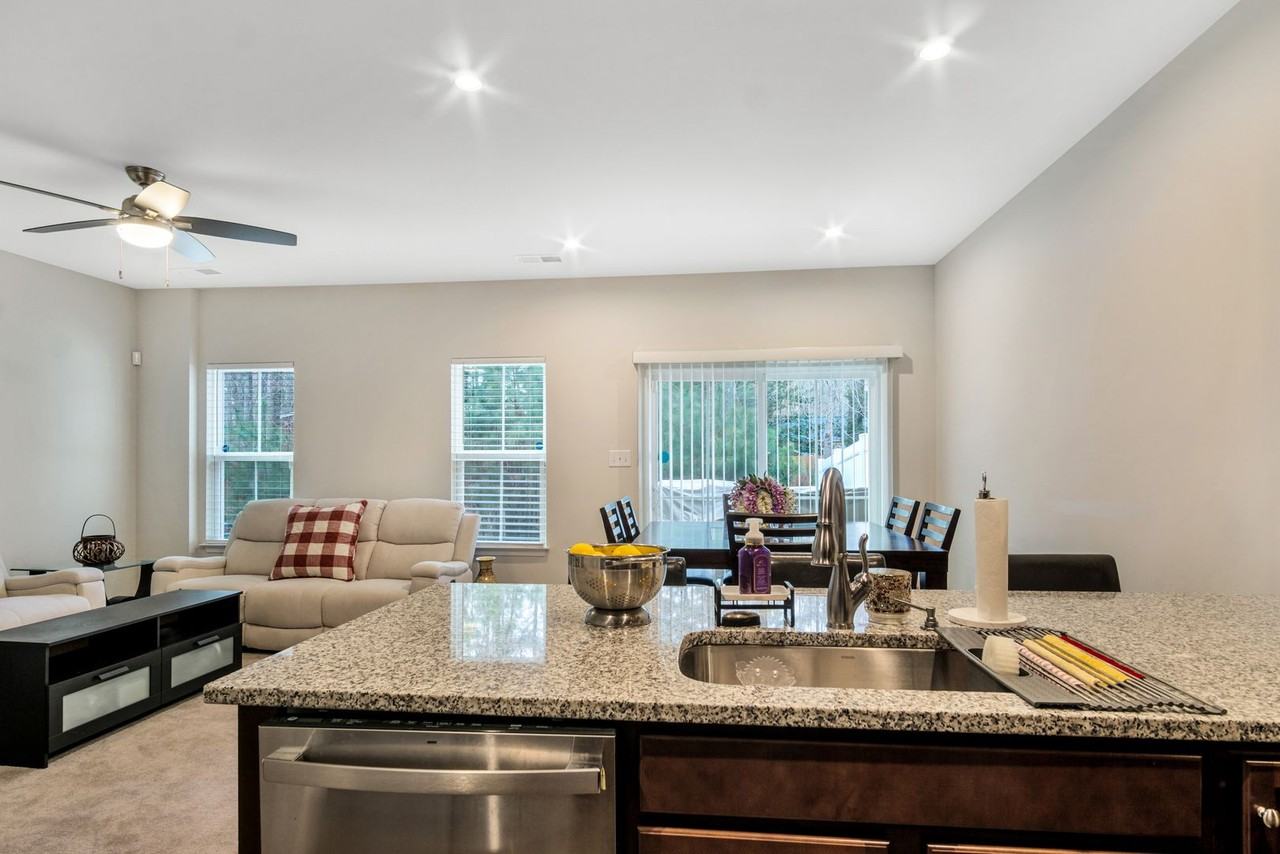105 Stegg St - Photo 6 of 28
