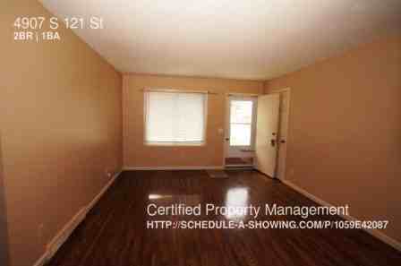 4907 S 121st St - Photo 2 of 5