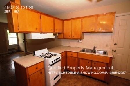 4907 S 121st St - Photo 3 of 5