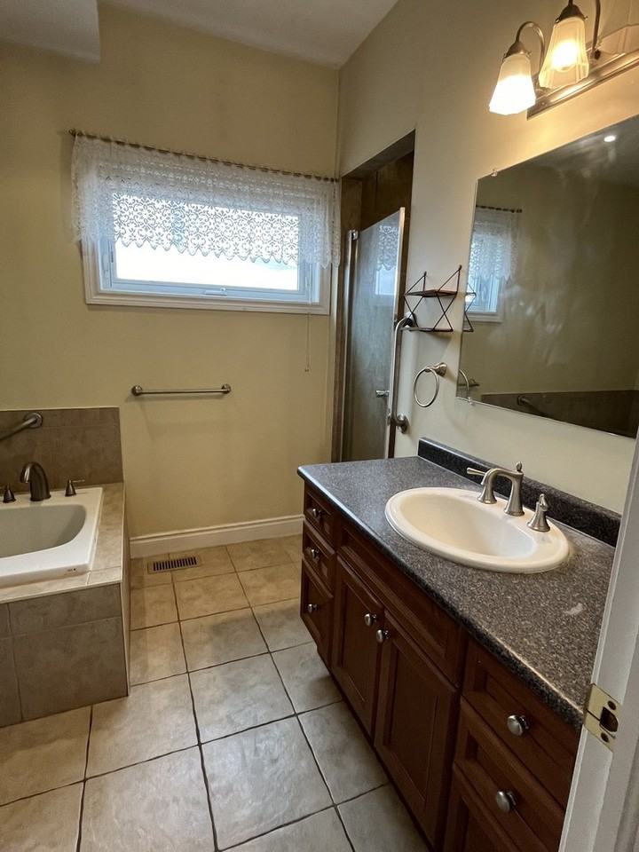 86 Gage Ave - Photo 3 of 8