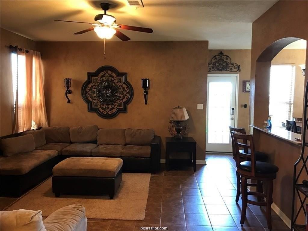 2931 Mclaren Dr - Photo 4 of 15