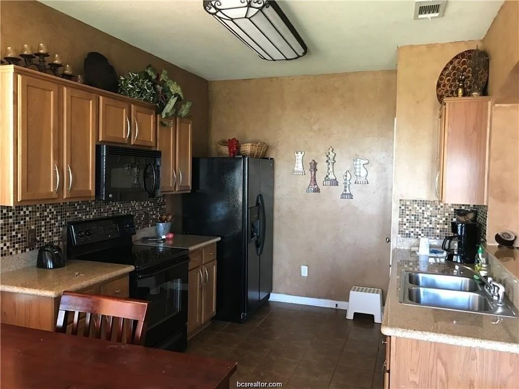 2931 Mclaren Dr - Photo 5 of 15