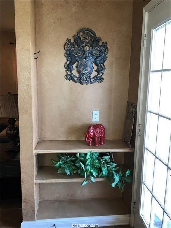 2931 Mclaren Dr - Photo 7 of 15