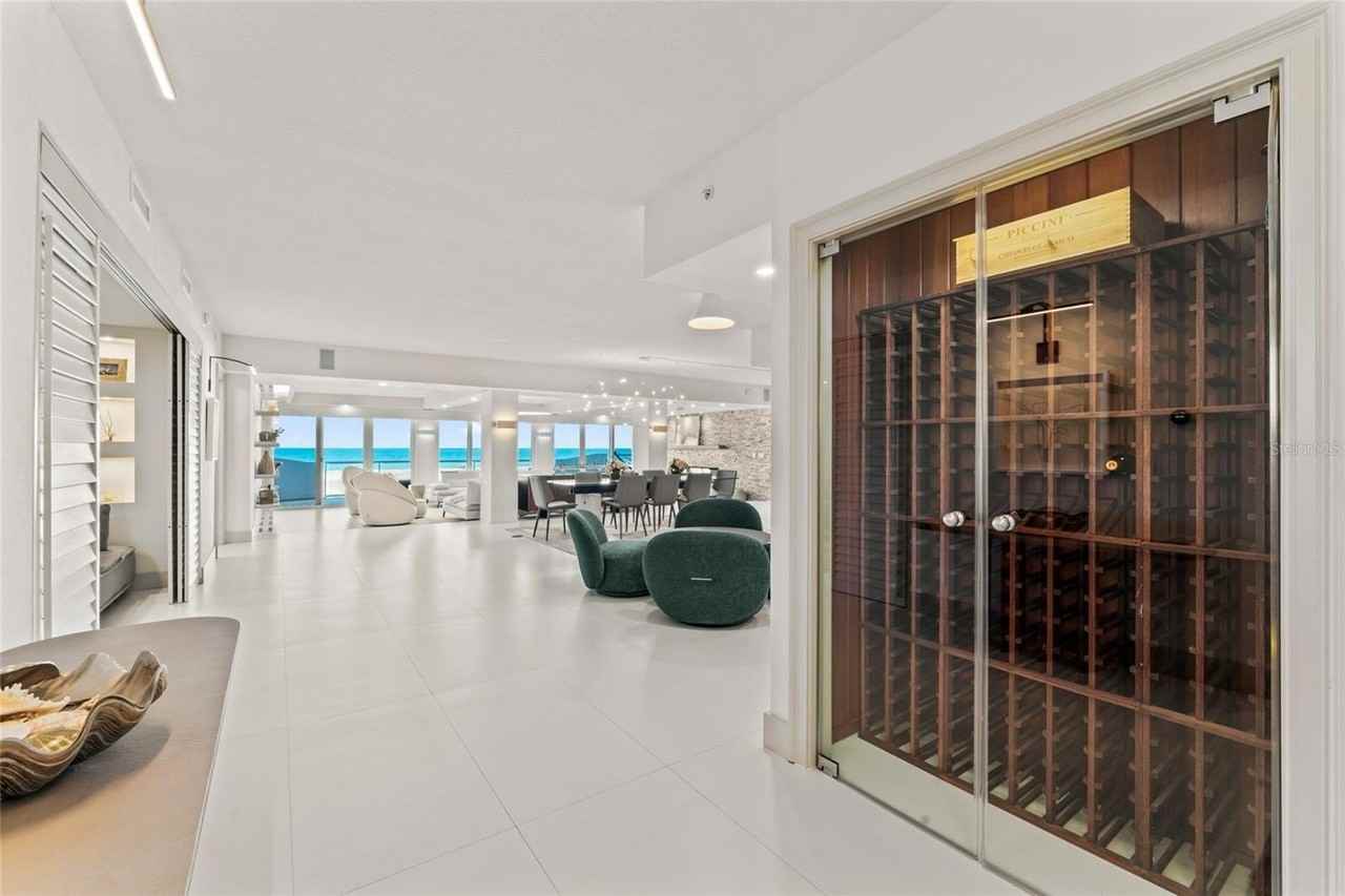 1350 Gulf Blvd #202 - Photo 5 of 34