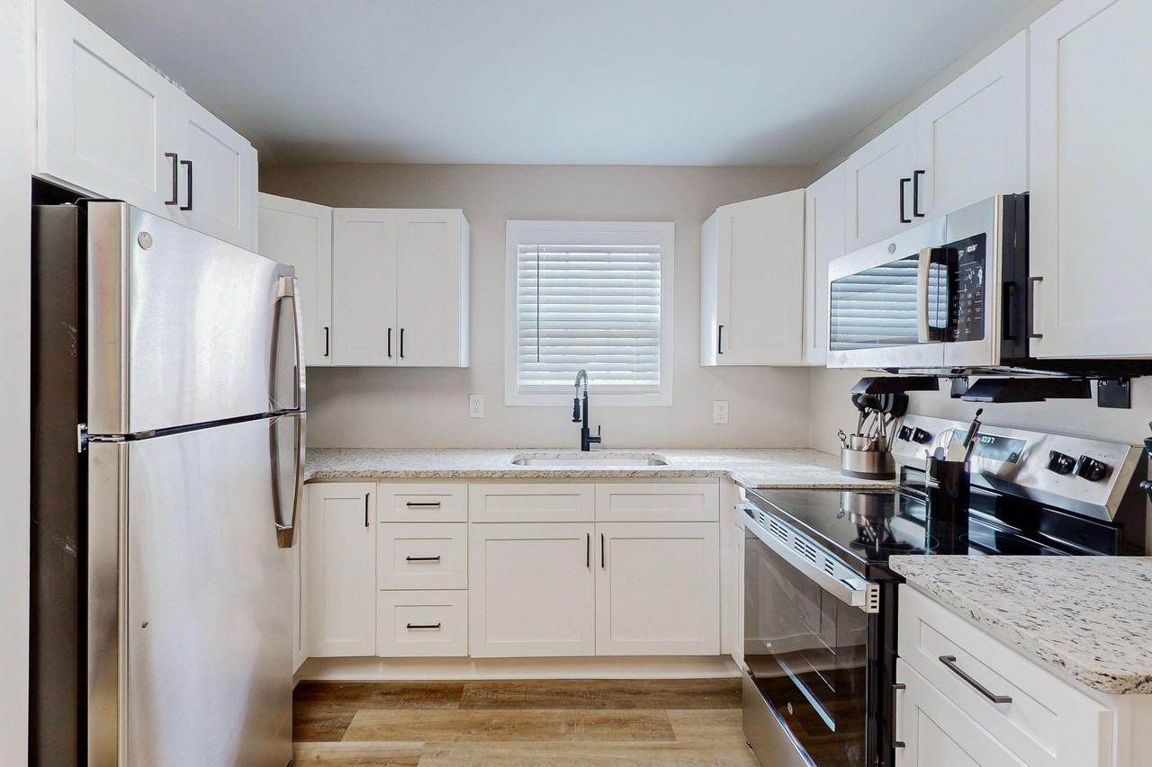 Woods Dr Nw - Photo 2 of 14