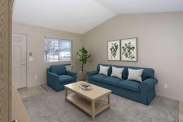 807 Dreamers Loop - Photo 2 of 10