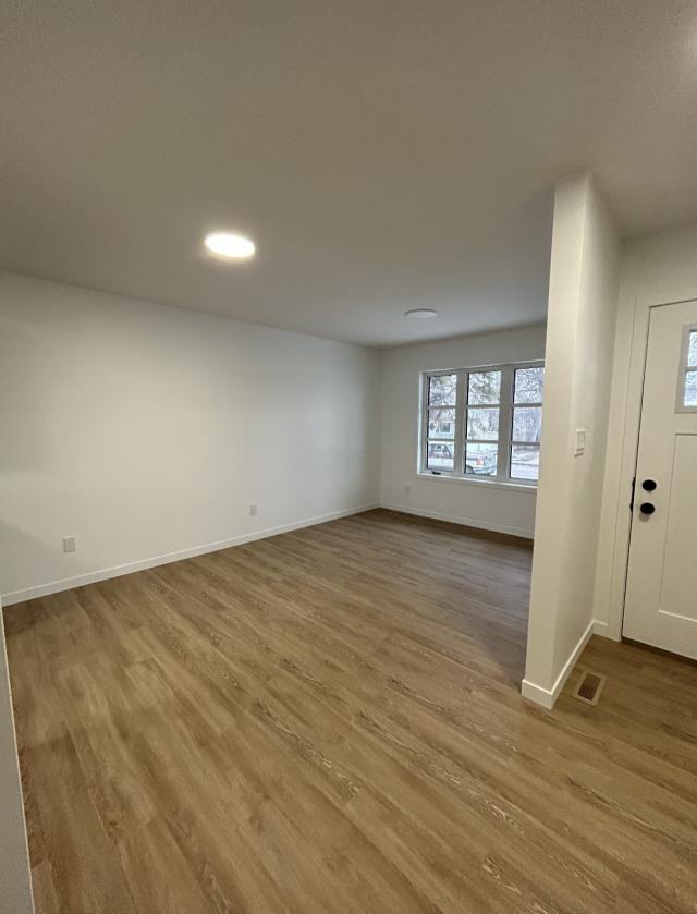 764 Athol St - Photo 3 of 10