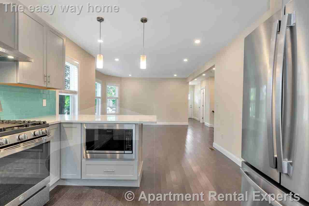 161 4th St #1 - Photo 4 of 27