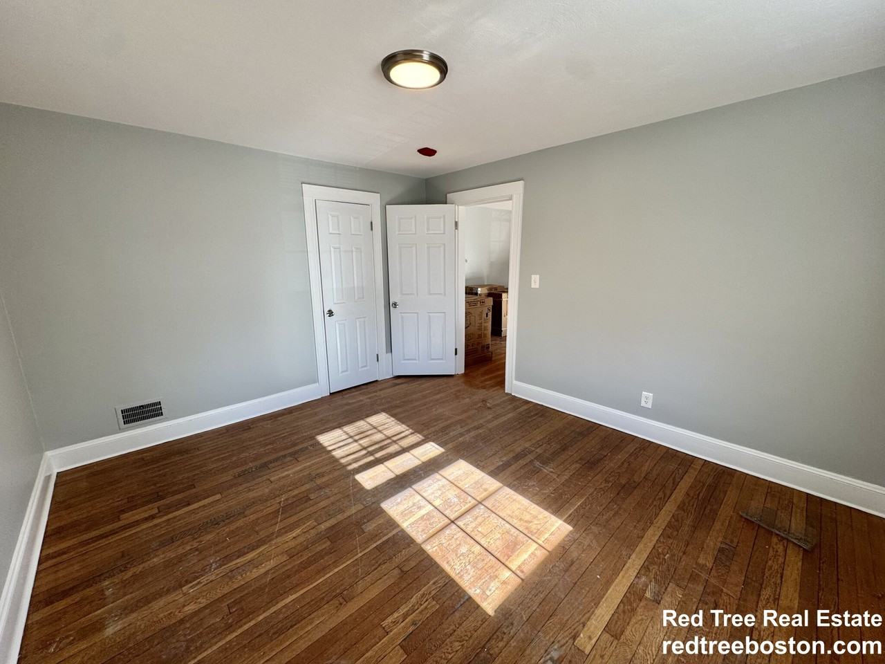 4907 Washington St #1L - Photo 4 of 13