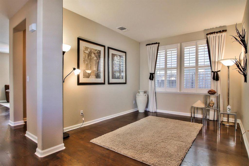 1796 Mammoth Way - Photo 4 of 25