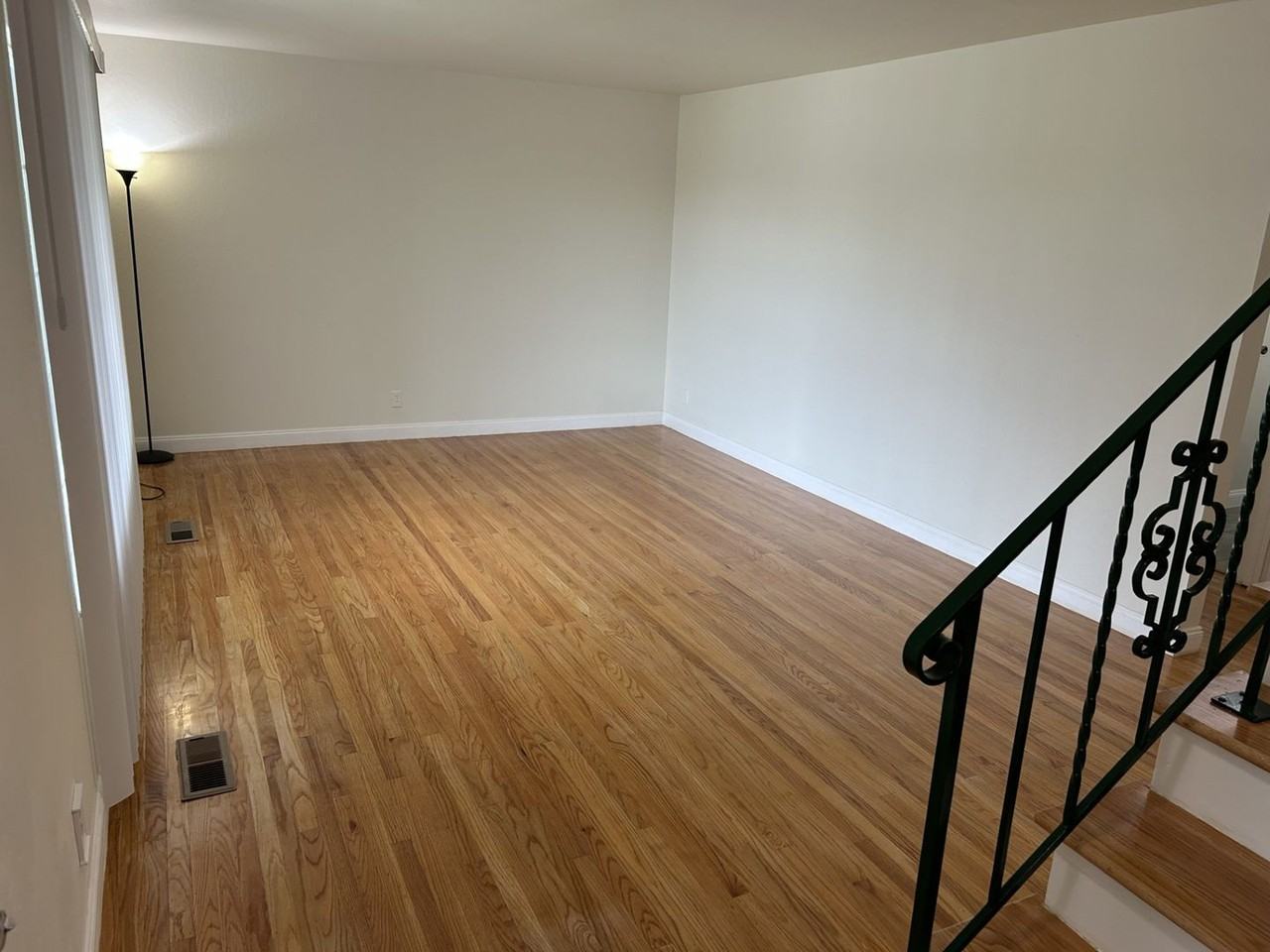 2040 Barbour Dr - Photo 4 of 31