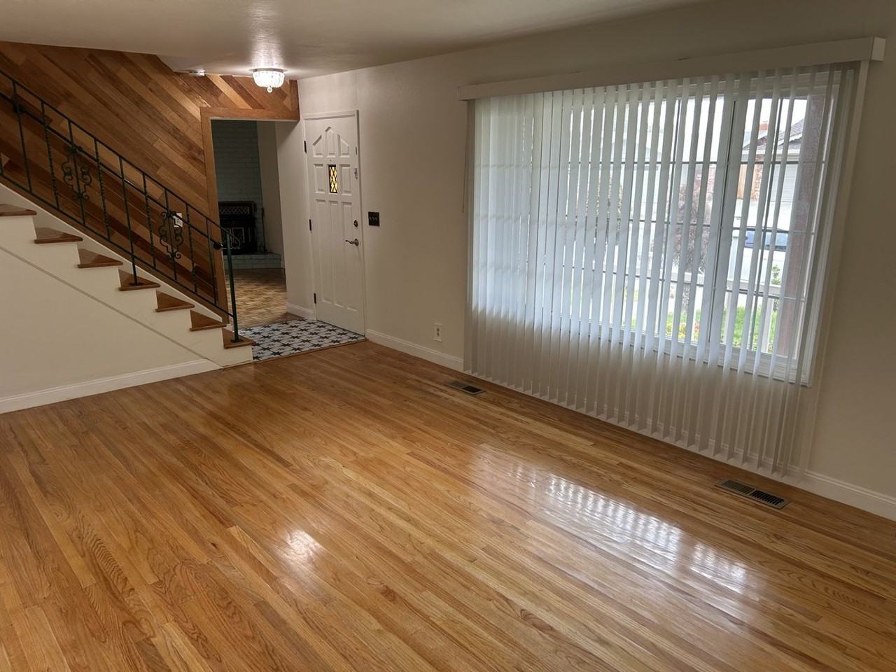2040 Barbour Dr - Photo 5 of 31
