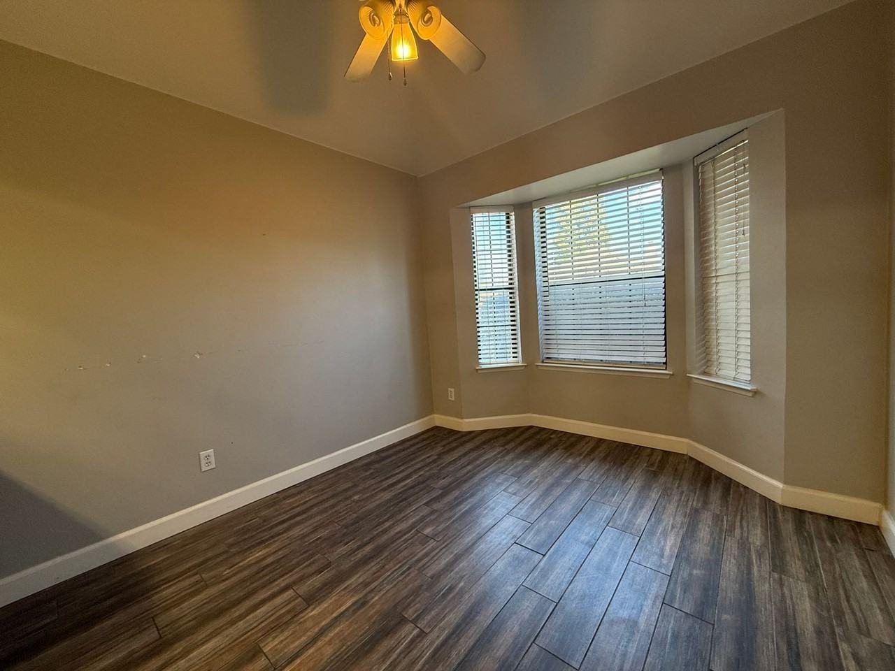 8425 N 8th St - Photo 5 of 18