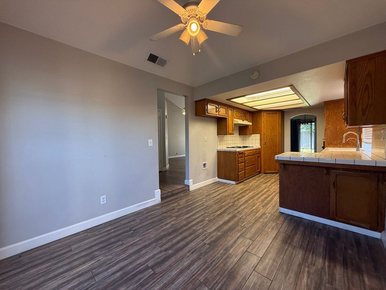 8425 N 8th St - Photo 6 of 18