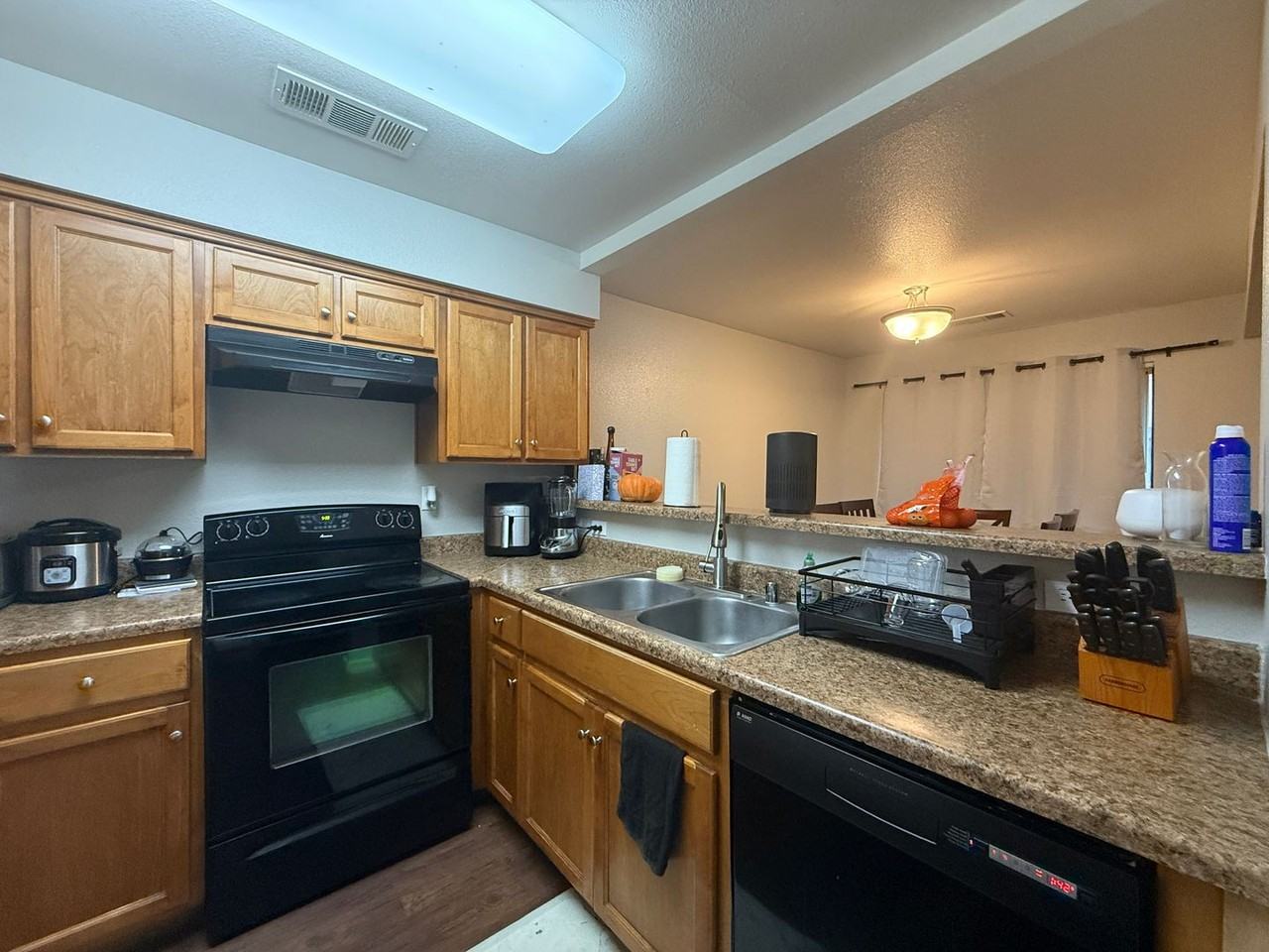 1190 S Winery Ave - Photo 6 of 33