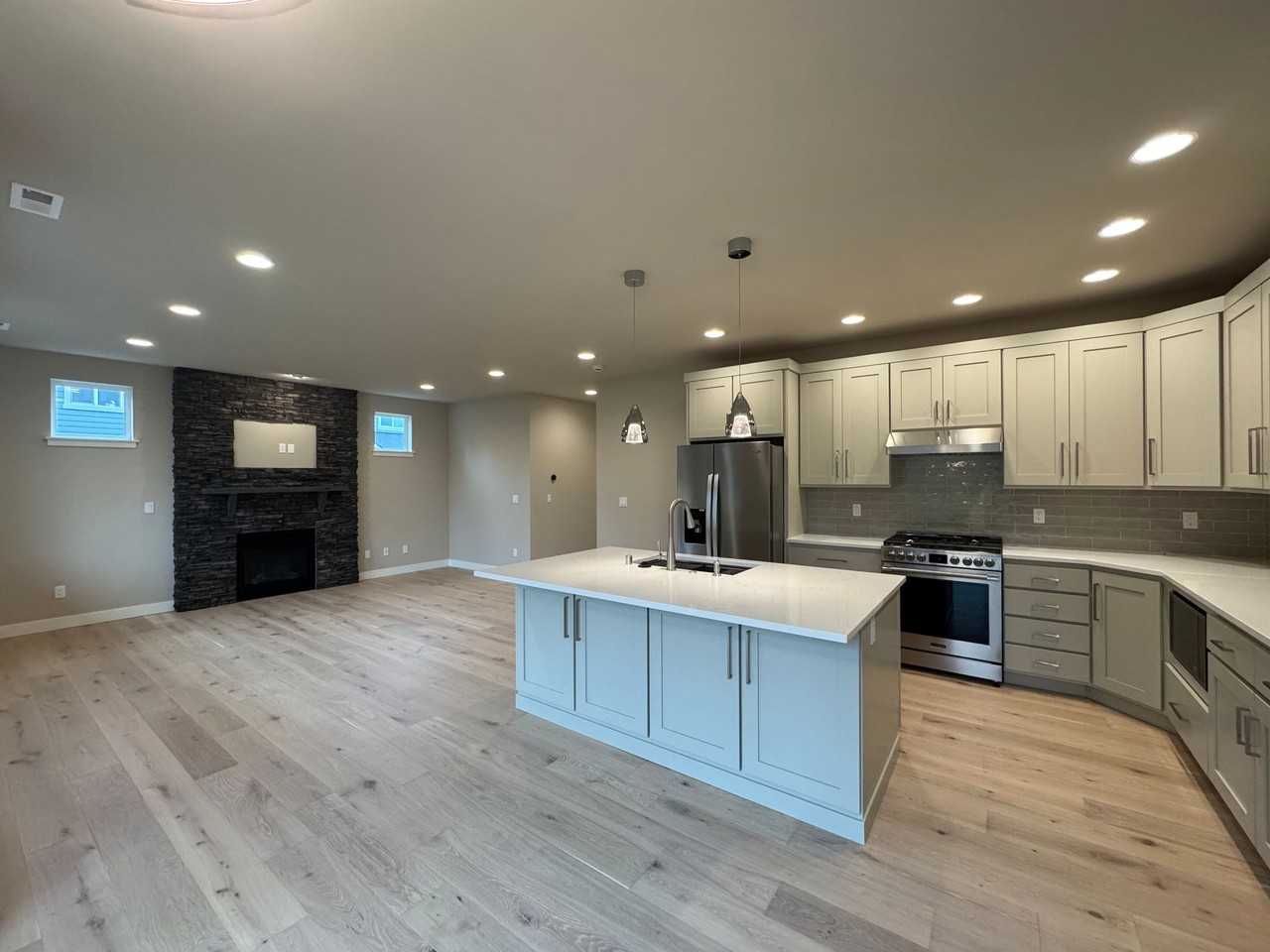 SEA 1606 106th - Photo 4 of 24