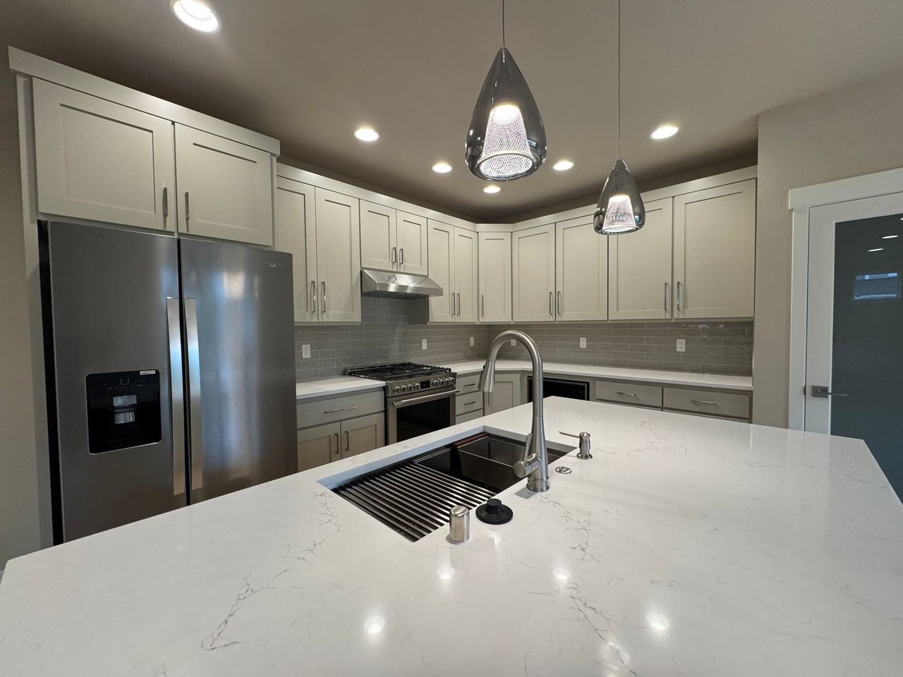 SEA 1606 106th - Photo 6 of 24