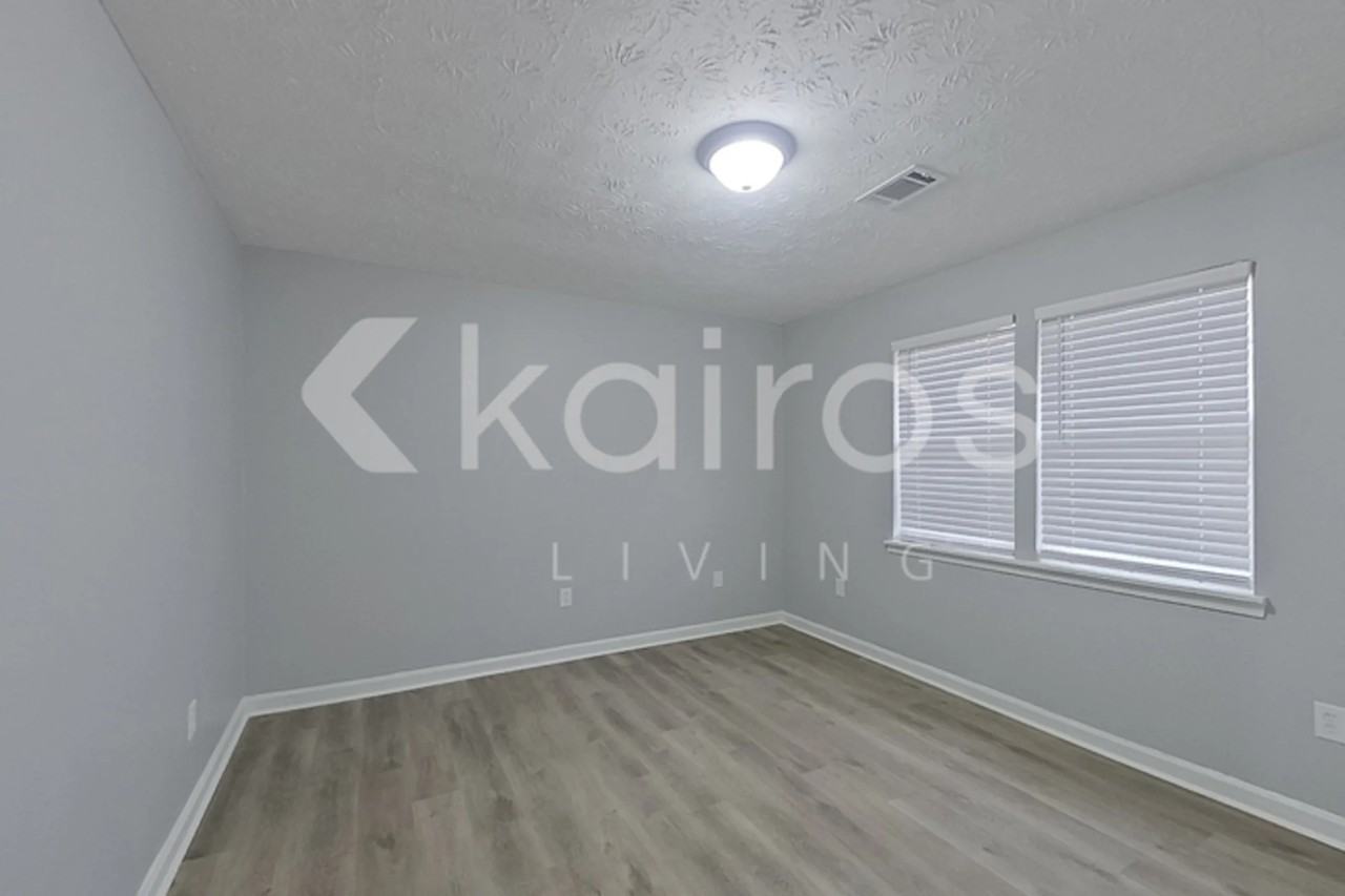 332 Canada Ct - Photo 2 of 20