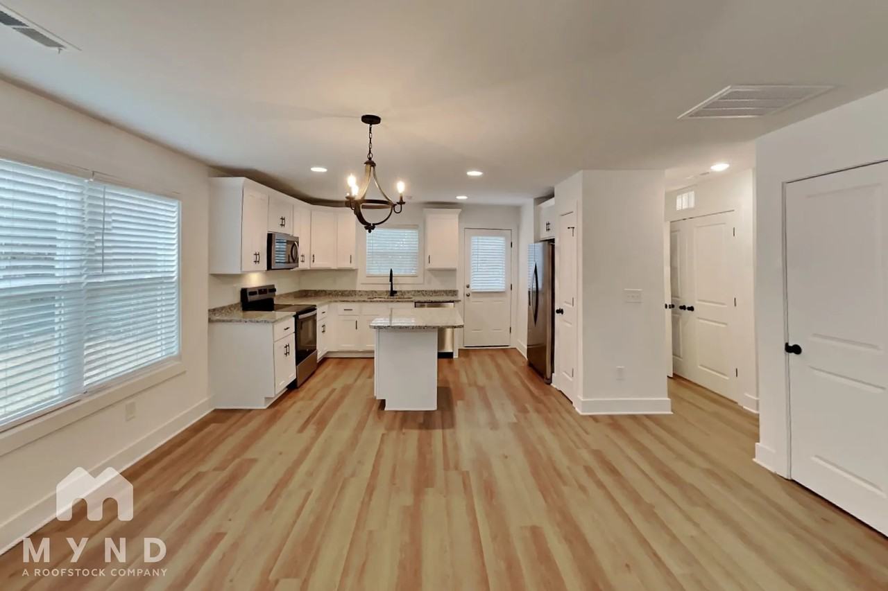 577 Westside Cir - Photo 3 of 20