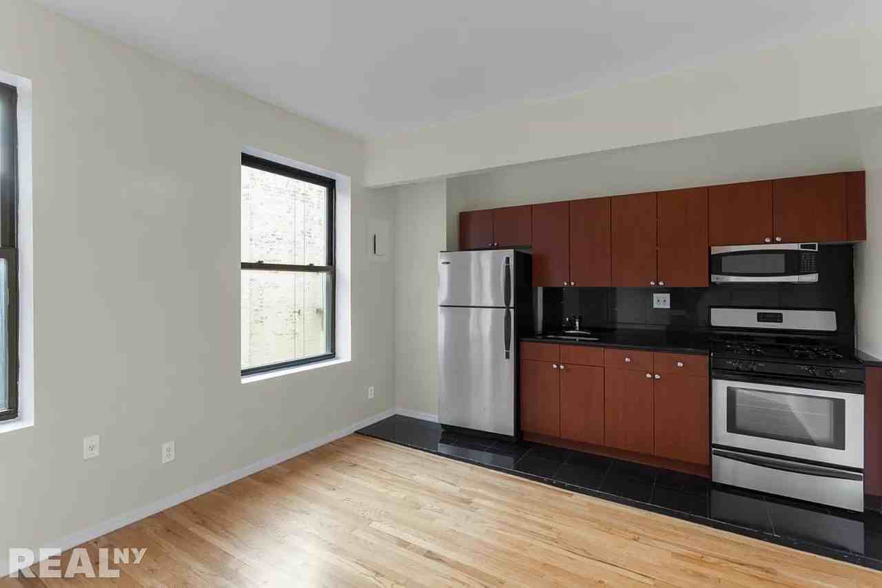 W 11th St #3G - Photo 2 of 5