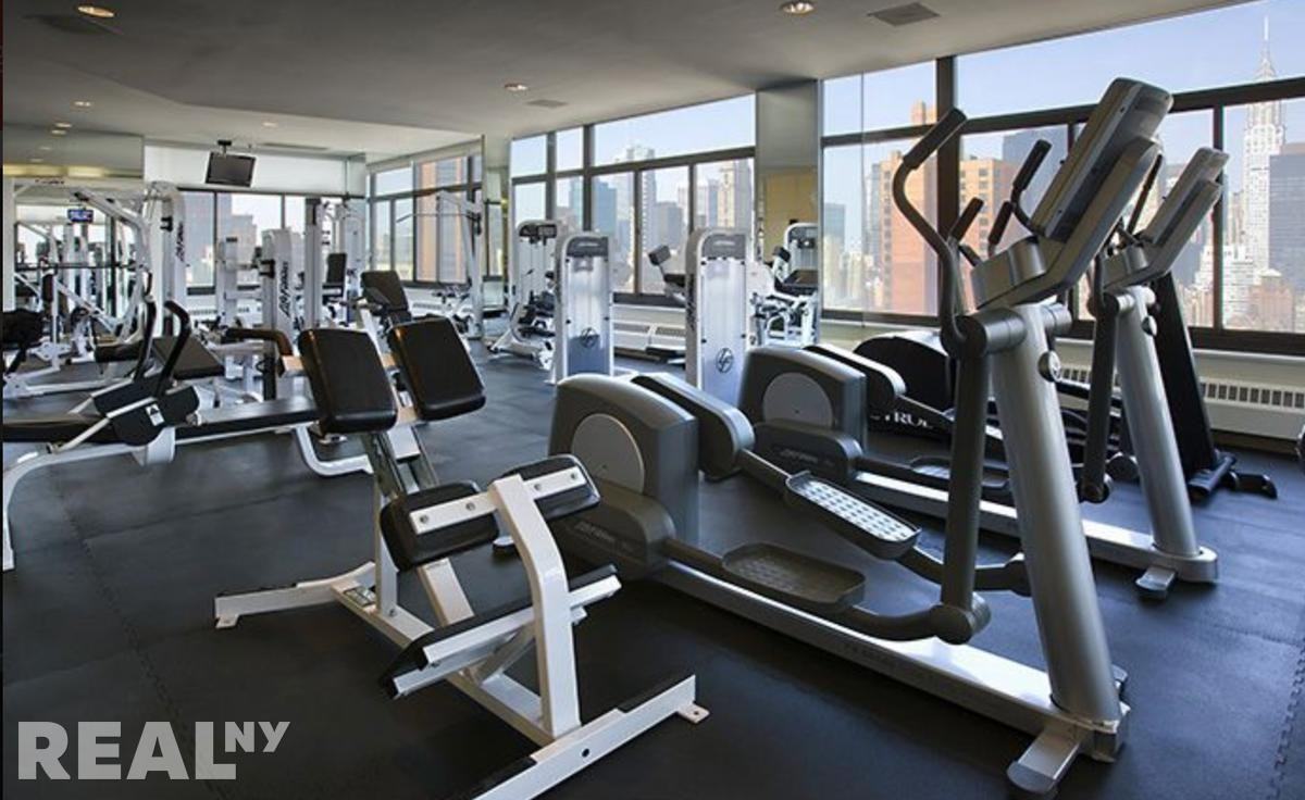 E 31st St #W27D - Photo 4 of 6