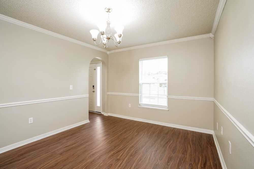 2905 Stonegate Ln - Photo 7 of 17