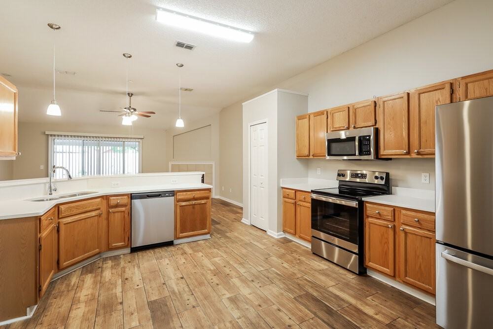 9641 Pritmore Rd E - Photo 7 of 16
