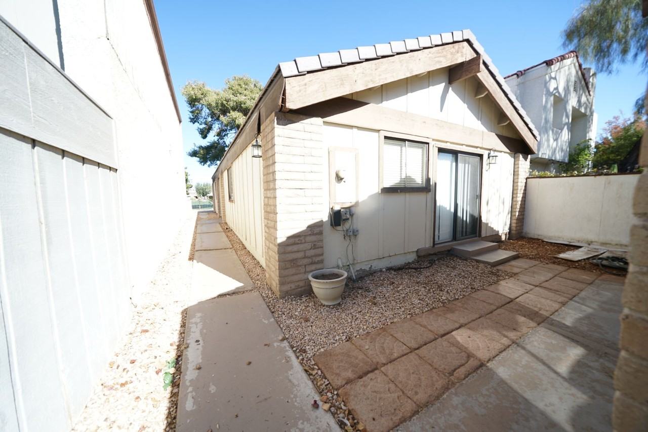 3153 Bel Air Dr - Photo 5 of 38