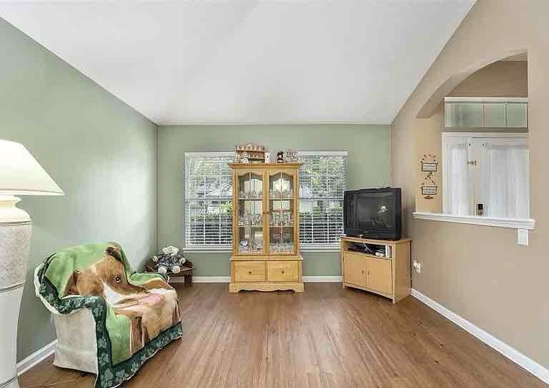 4922 Nw 81st Ave - Photo 2 of 13