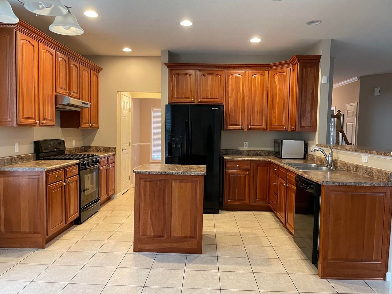 671 Arbor Ct - Photo 2 of 15