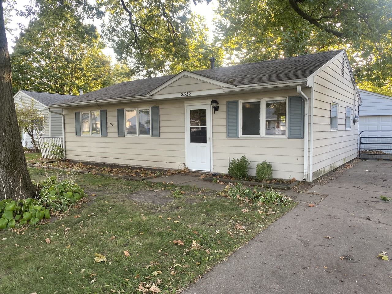 2332 N Michigan Ave #NA - Photo 2 of 11