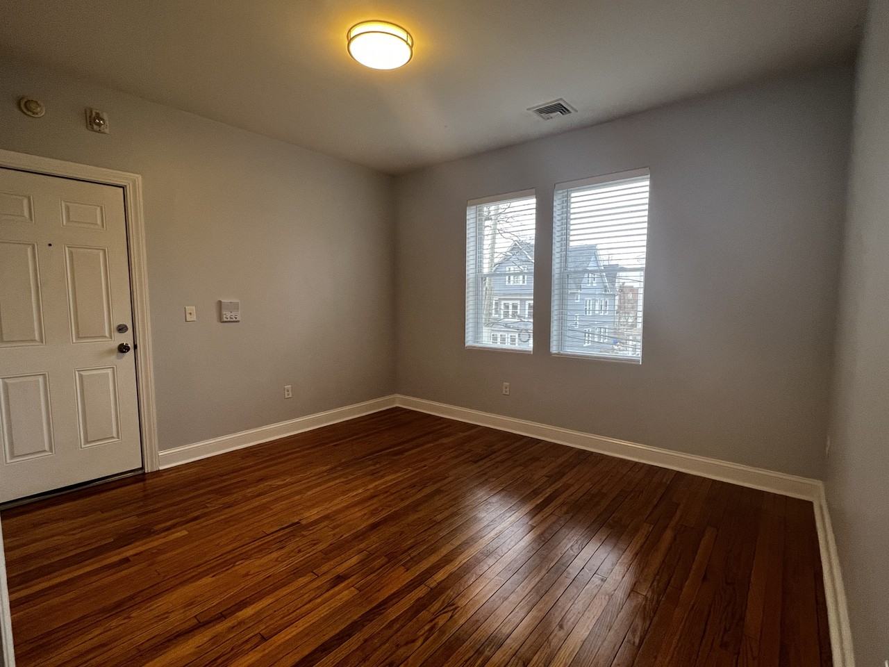 212 Homestead Ave - Photo 2 of 5