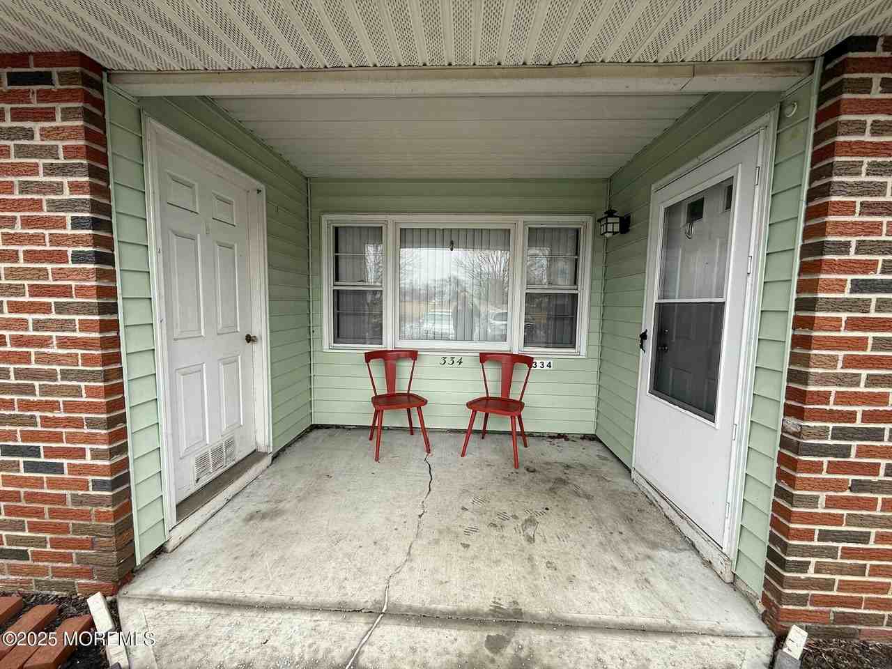 334 Crawford St - Photo 2 of 11