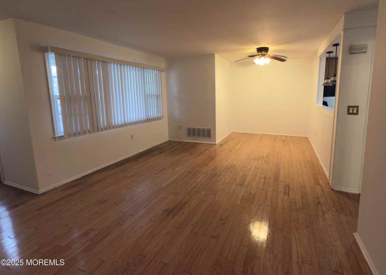 334 Crawford St - Photo 3 of 11