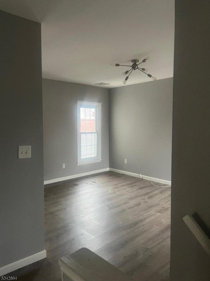 215 William St - Photo 3 of 13