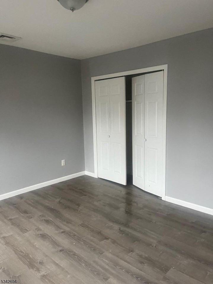 215 William St - Photo 5 of 13