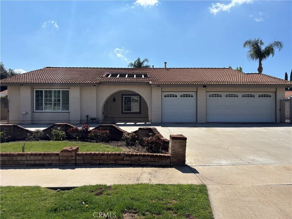 1567 Brookside Avenue - Photo 2 of 31