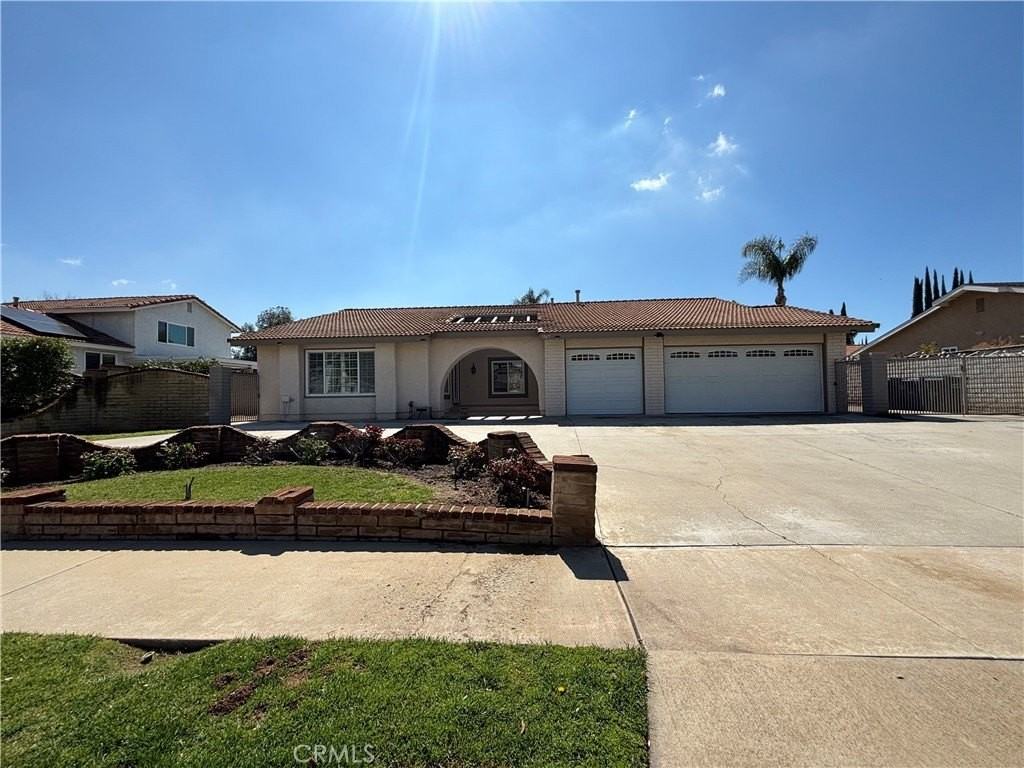 1567 Brookside Avenue - Photo 3 of 31