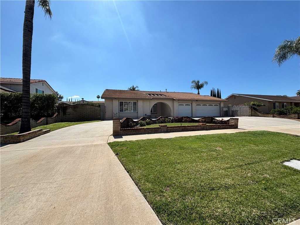 1567 Brookside Avenue - Photo 4 of 31