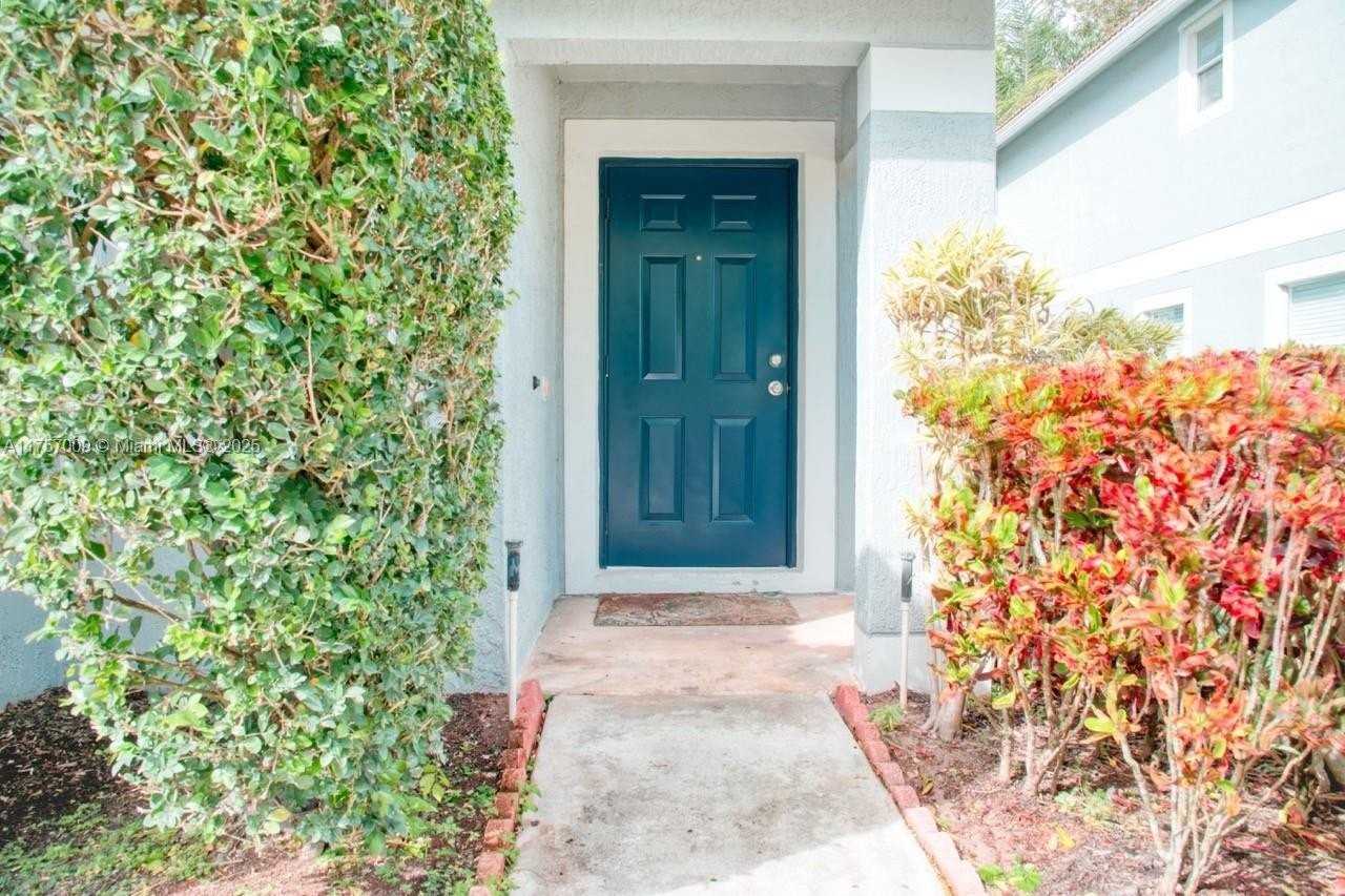 16147 Sierra Palms Dr - Photo 2 of 21