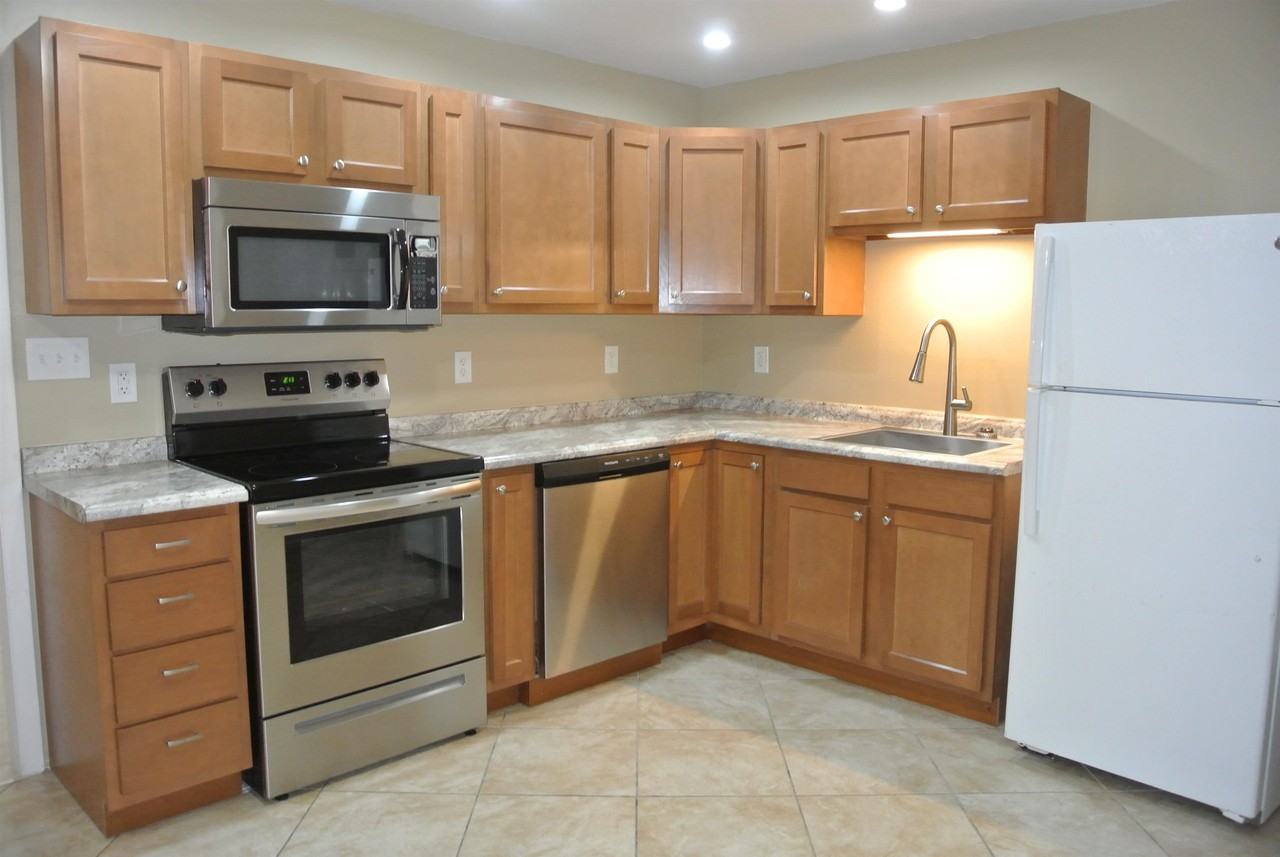 426 Cardinal Dr - Photo 5 of 21