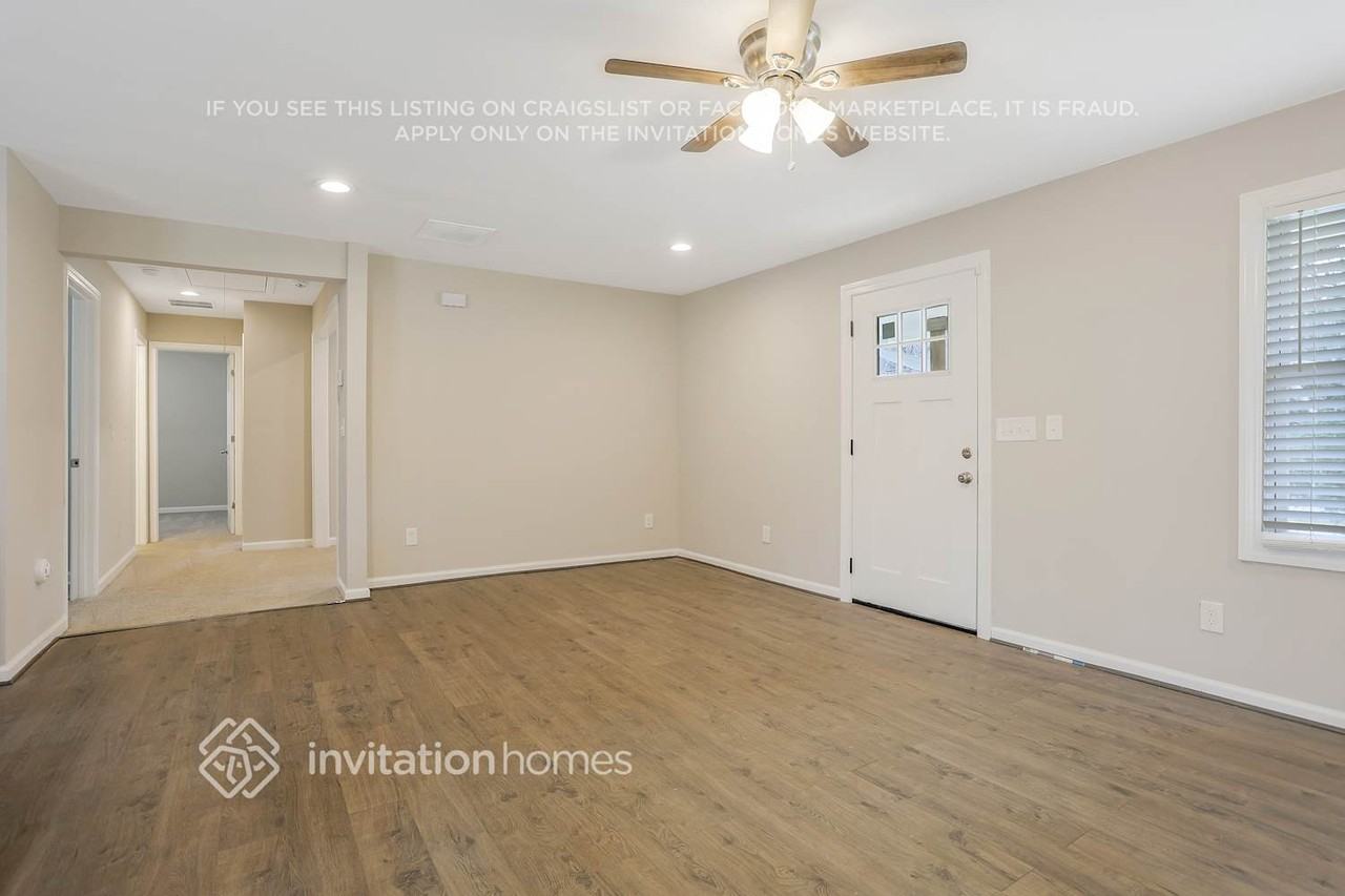 1426 Spring Valley Ln - Photo 2 of 21