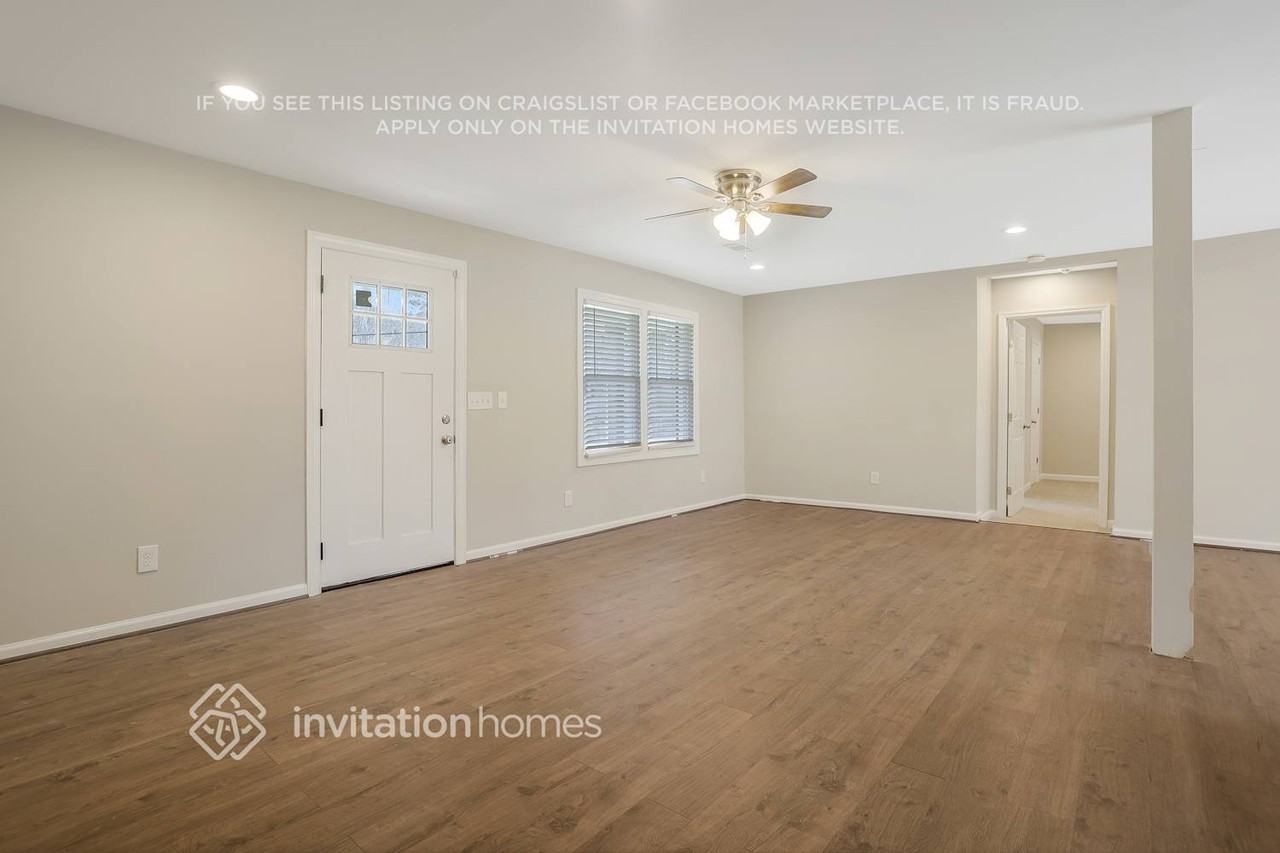 1426 Spring Valley Ln - Photo 3 of 21