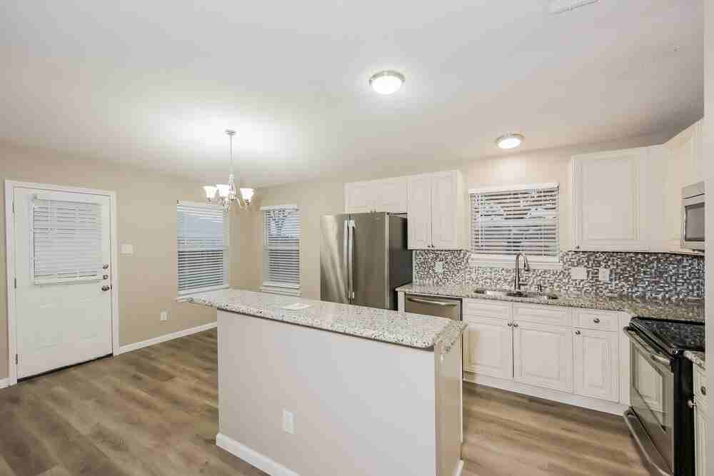 1000 Chatham Ln - Photo 6 of 16