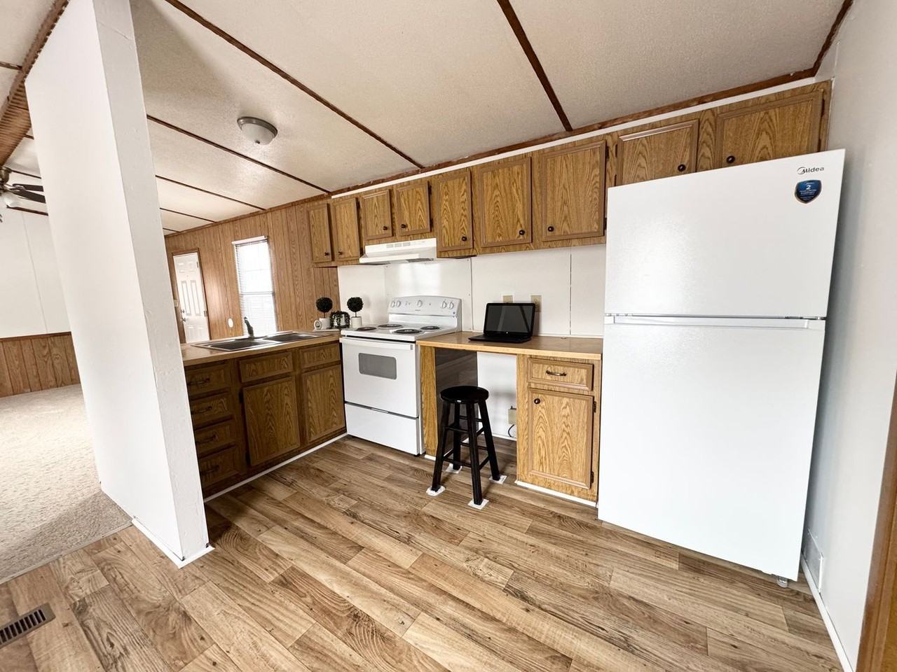 110 Bud St - Photo 3 of 10