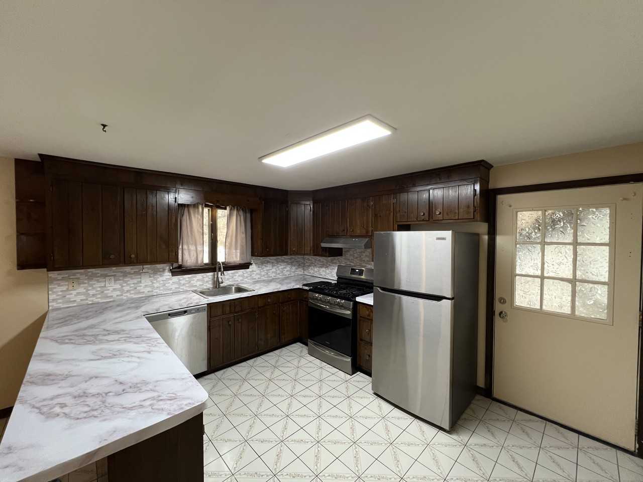 14 Crescent St - Photo 2 of 14