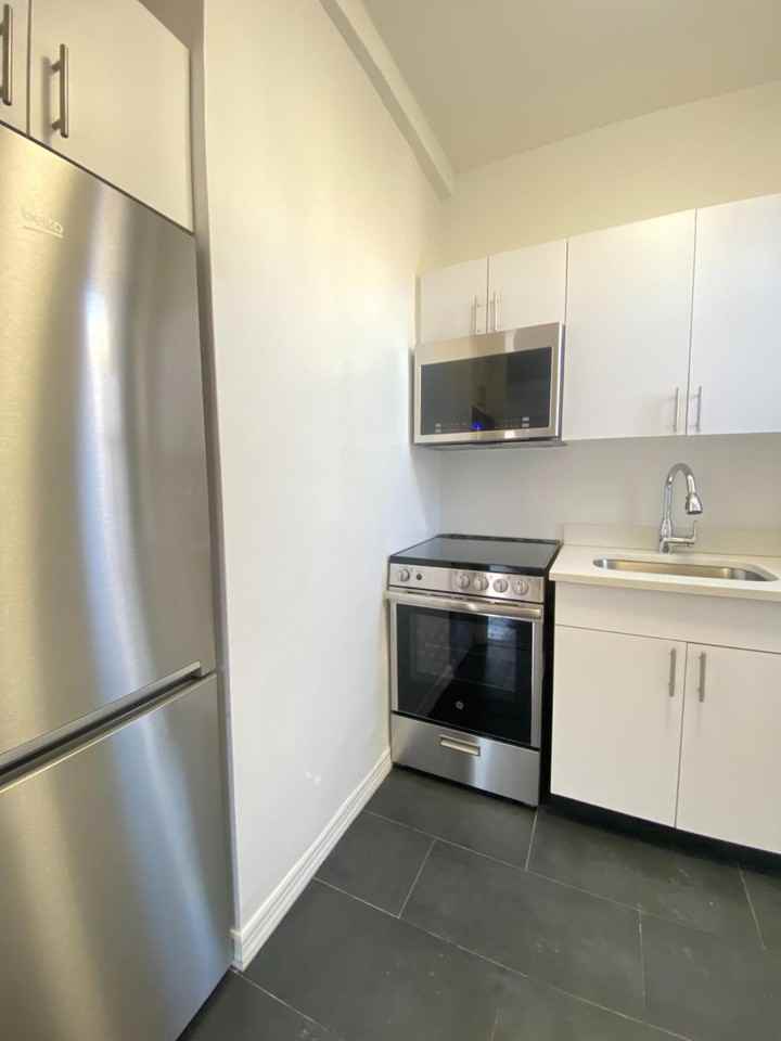 W 73rd St #9E - Photo 3 of 4