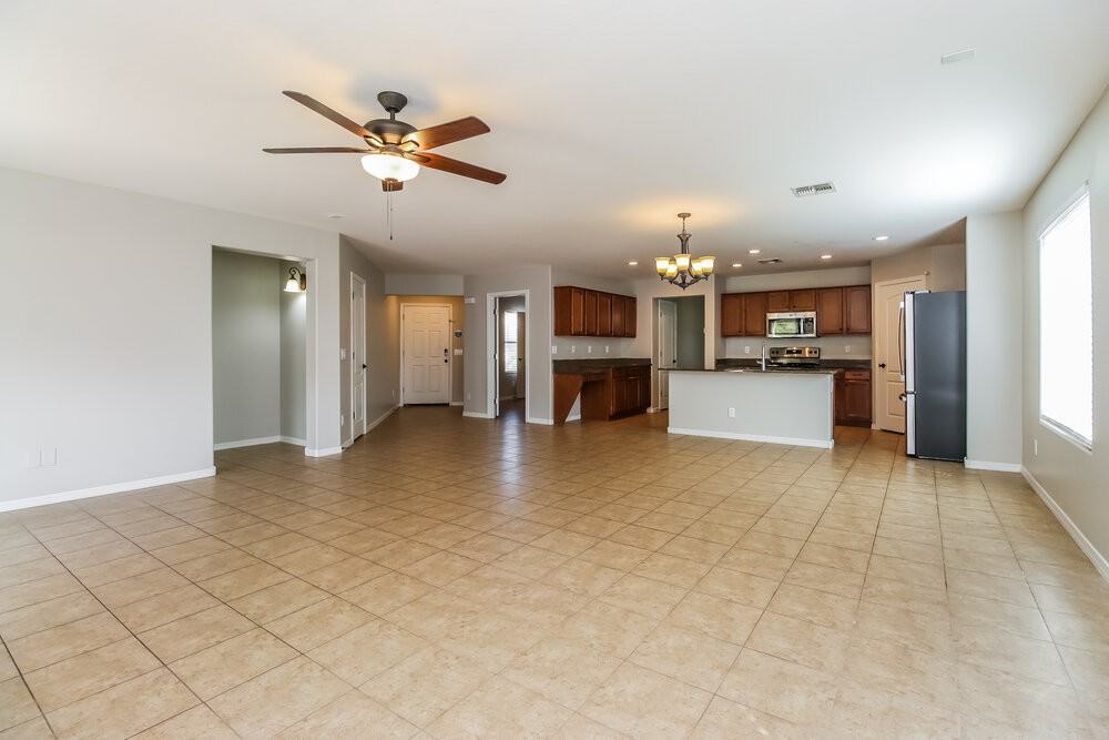 1097 W Desert Hills Dr - Photo 3 of 16